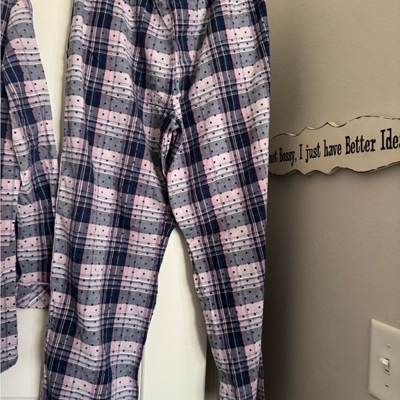 Victoria Secret EUC top size S pants M
Super cute lightweight pajama set - Picture 9 of 10